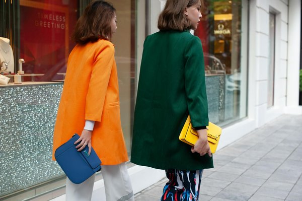 Les colliers incontournables pour mettre en valeur votre décolleté en cœur : le guide complet des tendances